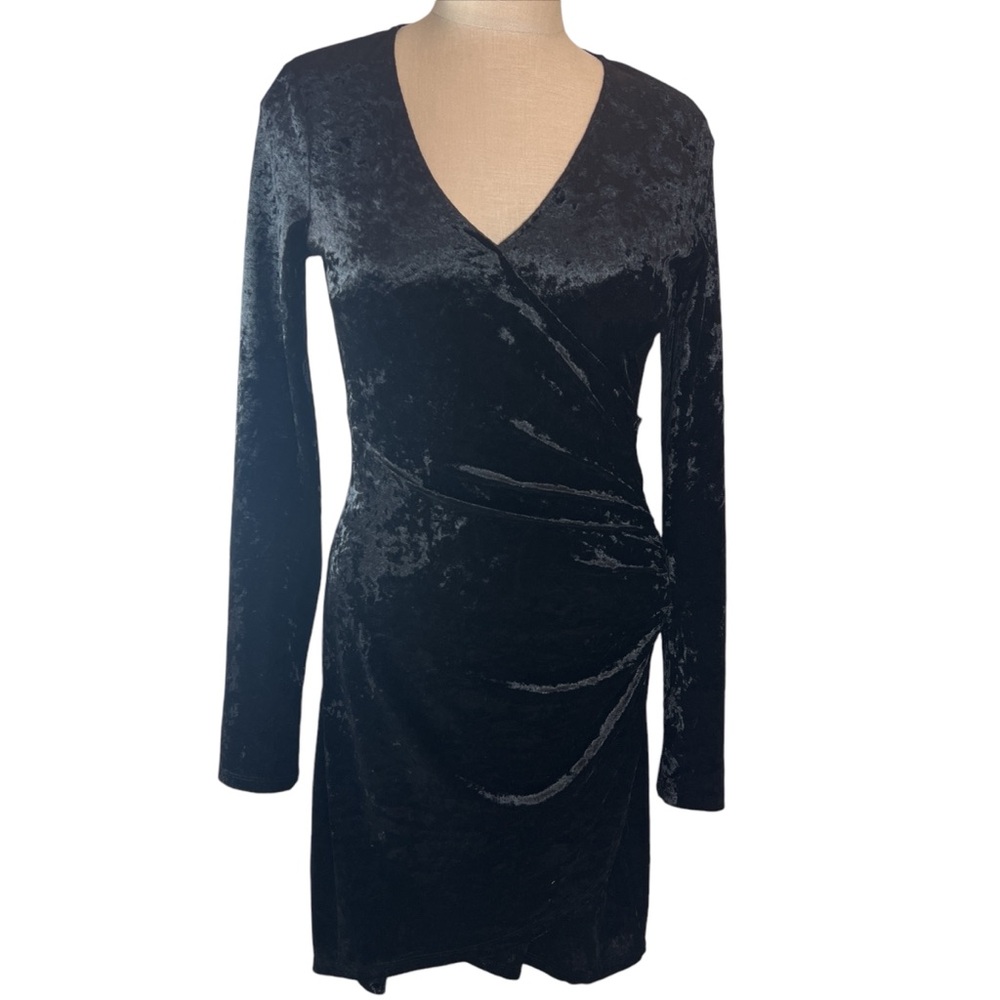Gianni Bini Faux Wrap Black Velvet Dress Size Small EUC Witchy Goth Holi…